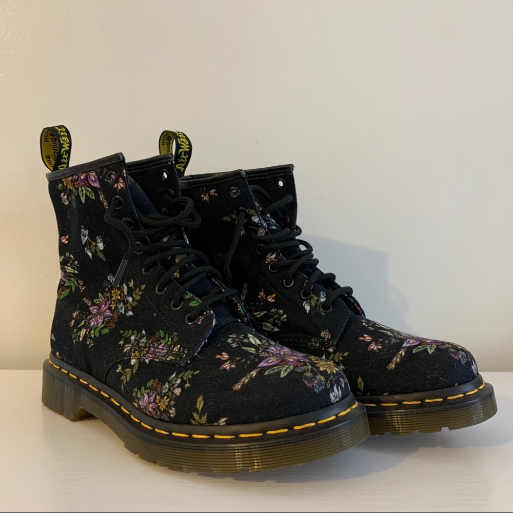 Black floral Doc Marten boots sz 7